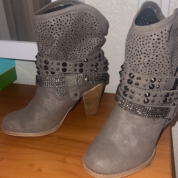 Booties - Picture 5 of 6